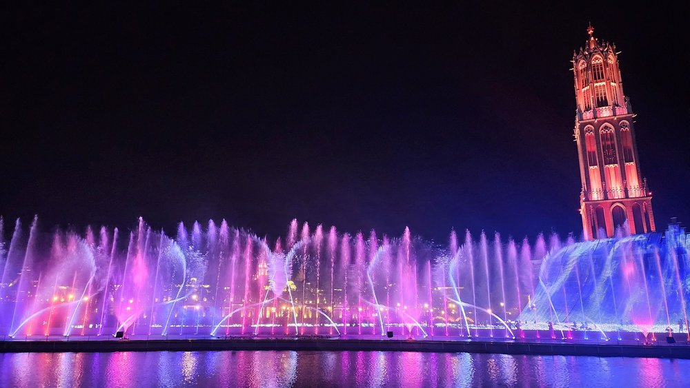 豪斯登堡｜水上燈光表演