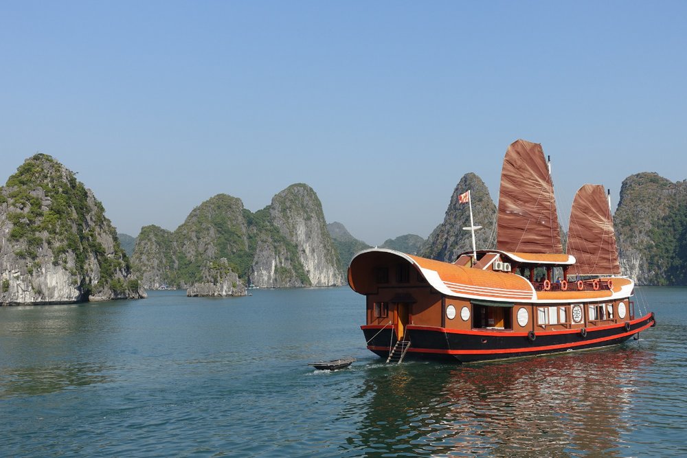 Tham quan vịnh Lan Hạ