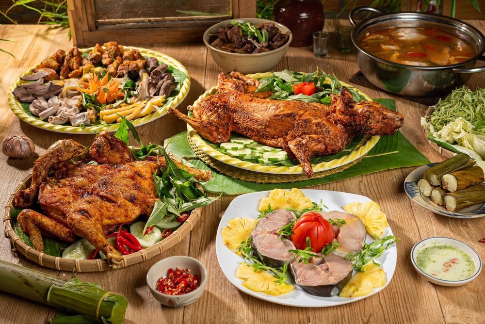 Buổi tối: Nhà Hàng Nam Anh Phát - Hương Vị Đặc Sản Tây Nguyên