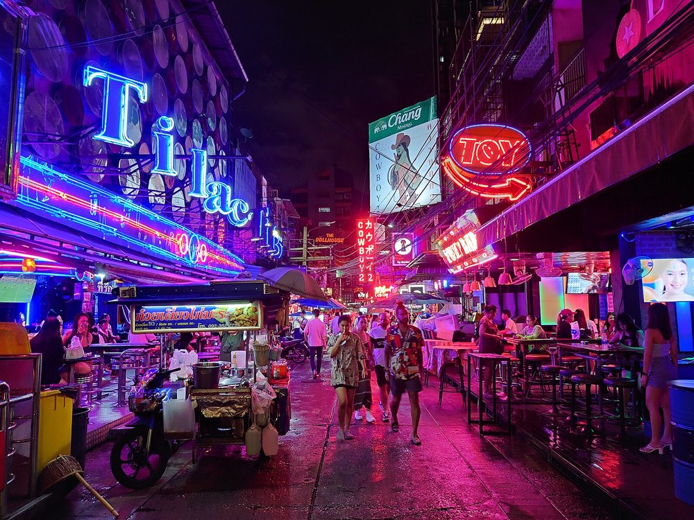 Bangkok BTS Guide: Top Attractions & Must-Try Food by BTS Station ...