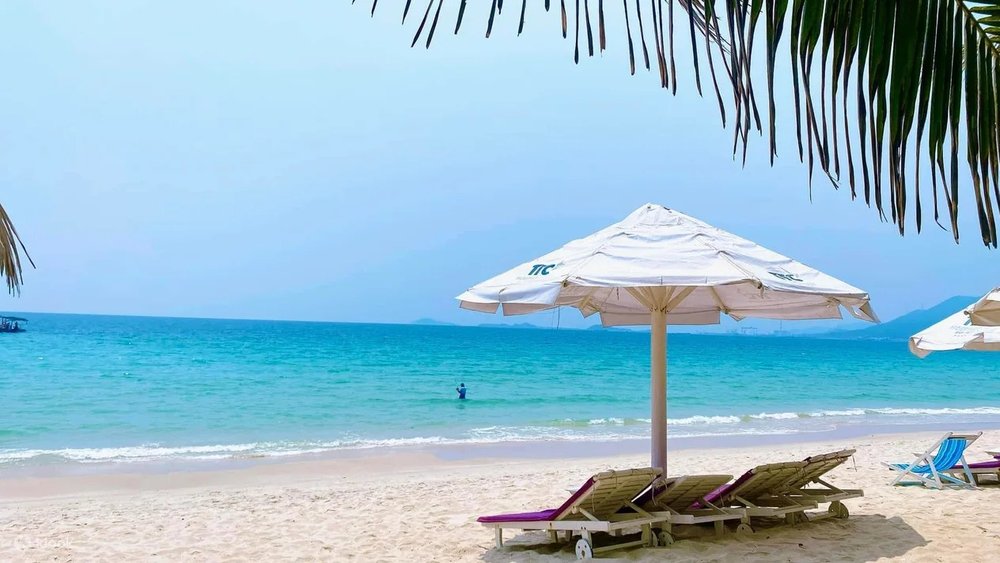 Vi Vu Bãi Biển Dốc Lết - Khám Phá Quần Đảo Điệp Sơn