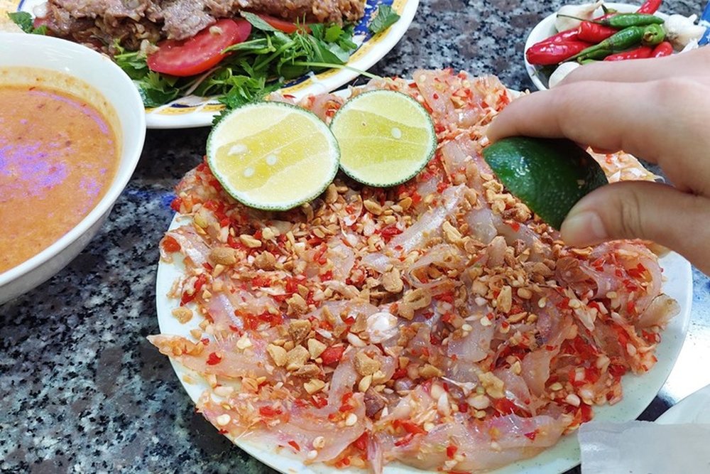 Gỏi Cá Mai Ăn Kèm Bánh Tráng Nướng 