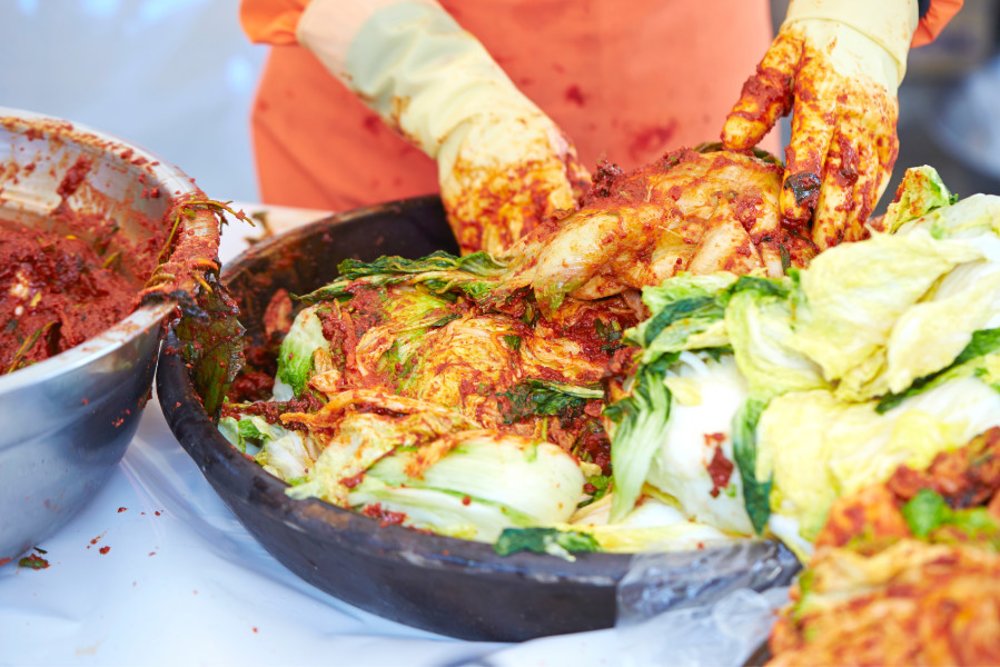 how to make kimchi - making kimchi from scratch