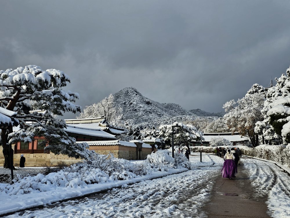 South Korea Seoul Gyeongbokgung Palace During Winter Heavy Snowfall