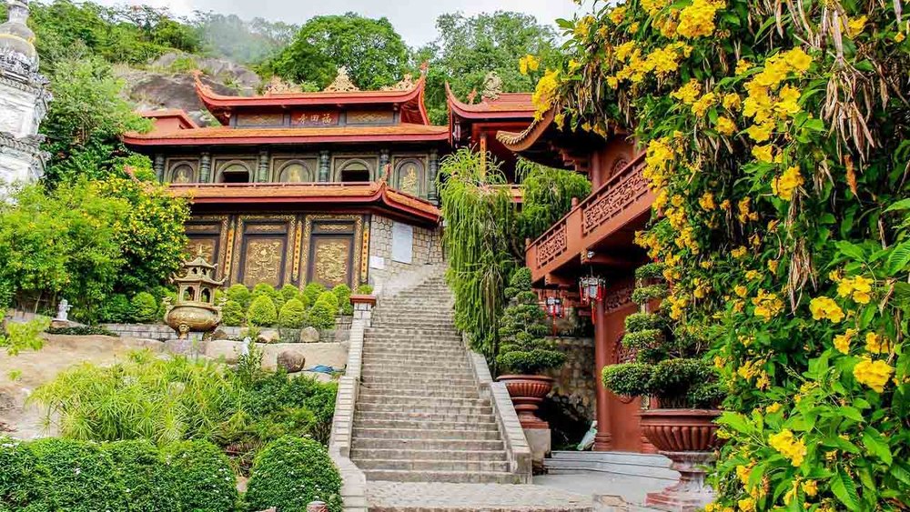 Chính Điện Chùa Hang