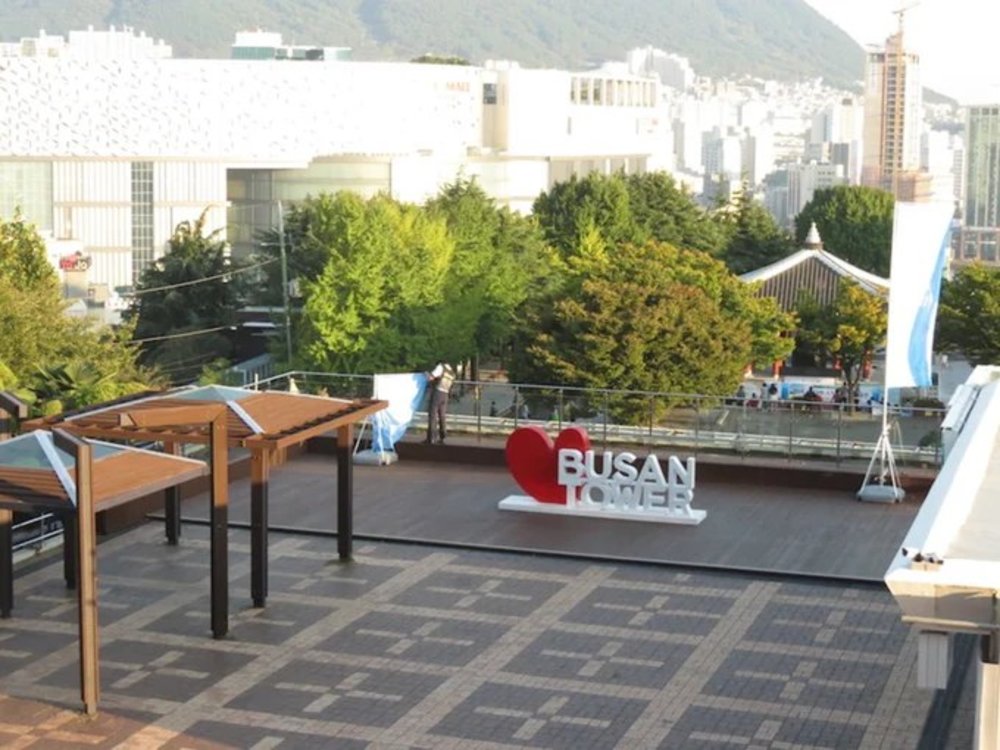 釜山塔入口處