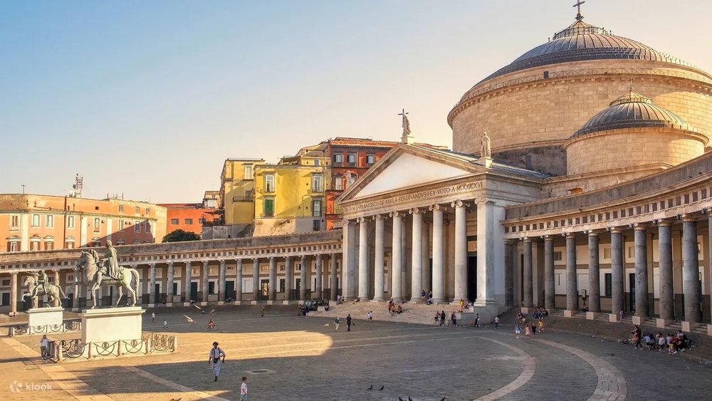 Trung Tâm Thành Phố Và Tàn Tích Dưới Lòng Đất Ở Naples