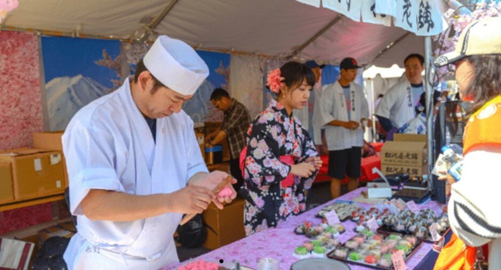 man and woman selling rice cakes 