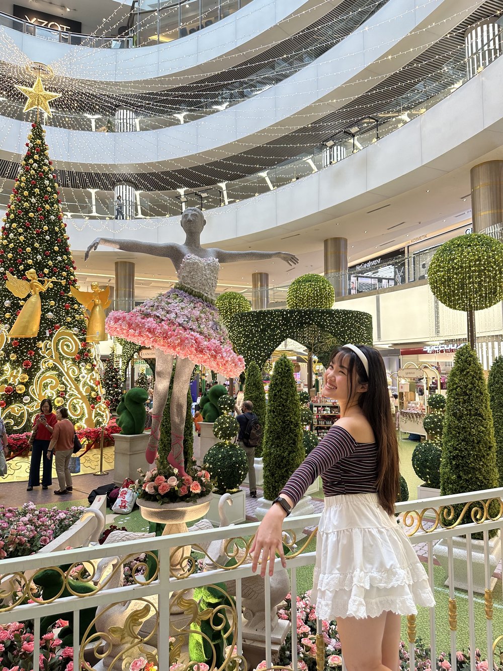 MY EN one utama christmas mall deco 2024