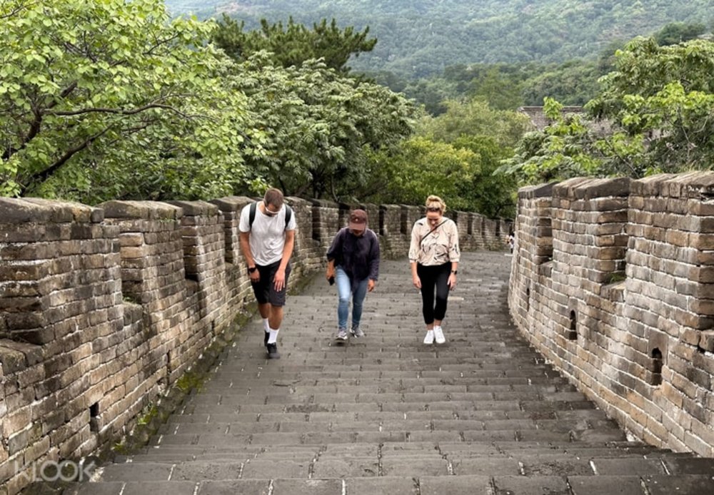 Leo Bộ Đến Đỉnh Tháp Số 8 Ở Phía Bắc