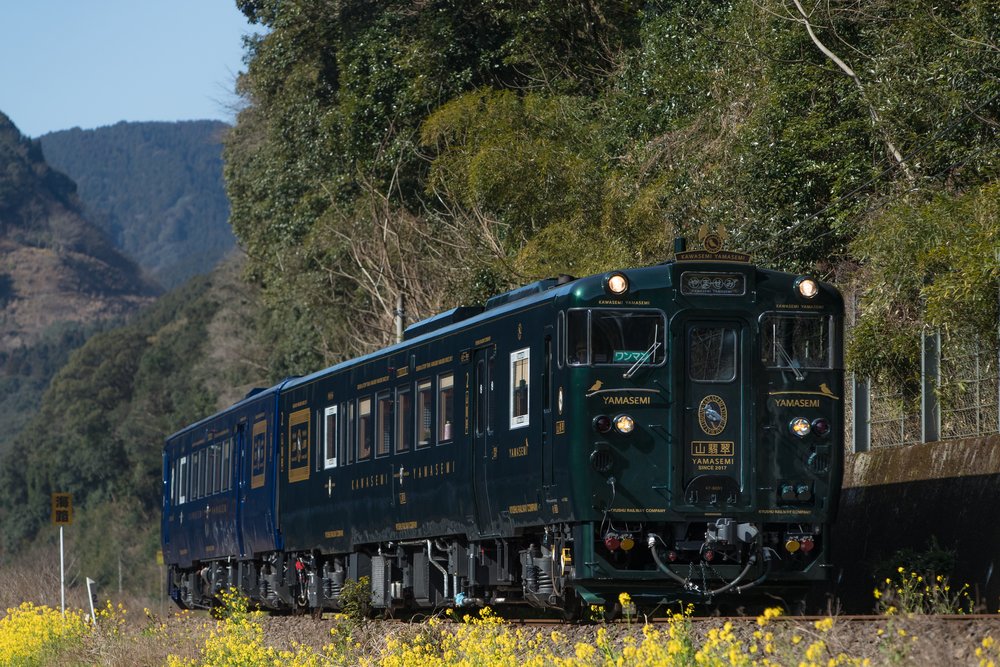 JR Kyushu Pass - Kawasemi Yamasemi Sightseeing Train Exterior
