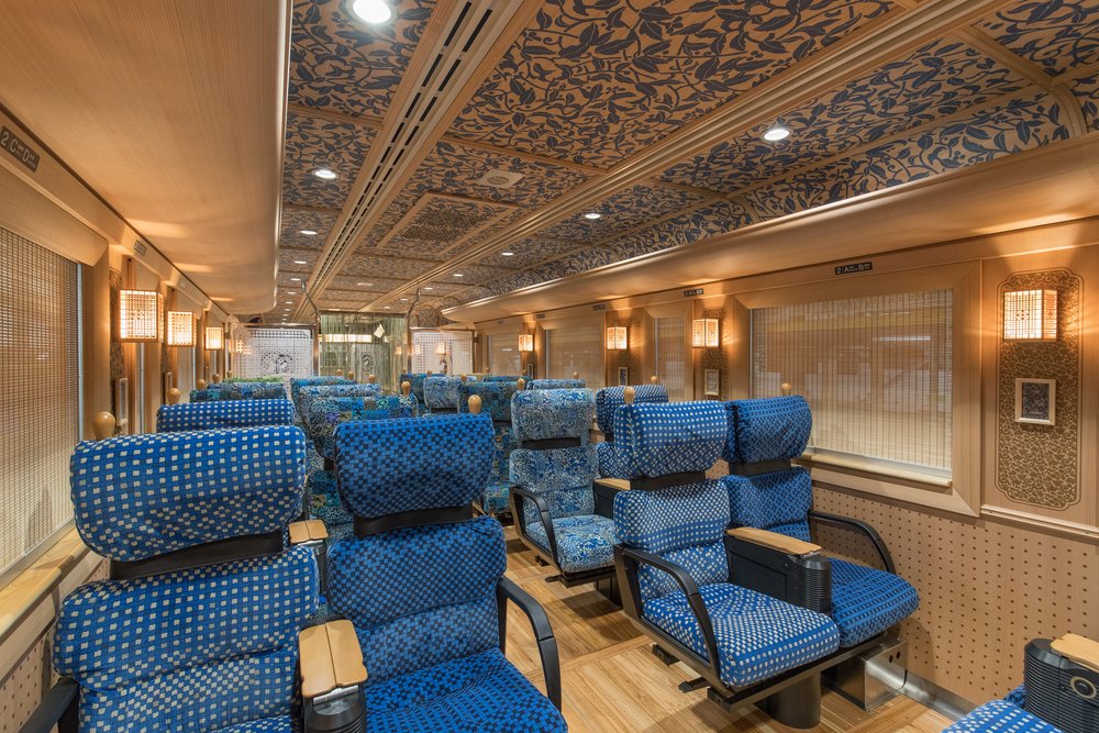 JR Kyushu Pass Sightseeing Trains - Kawasemi Yamasemi Train Interior