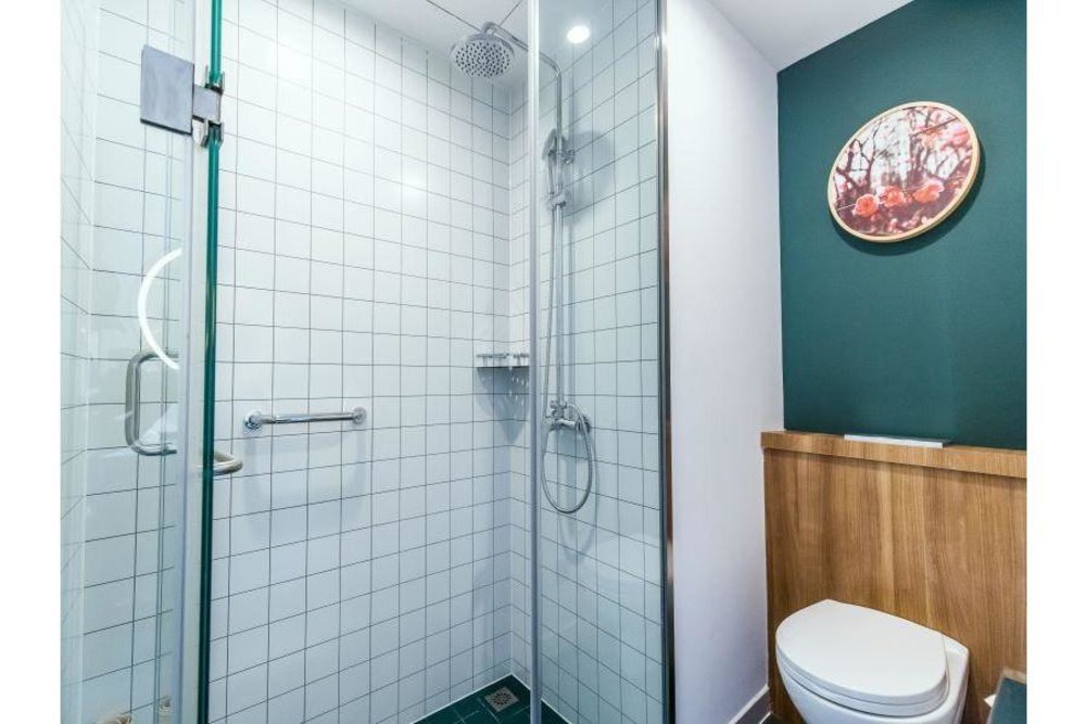 where to stay in shanghai