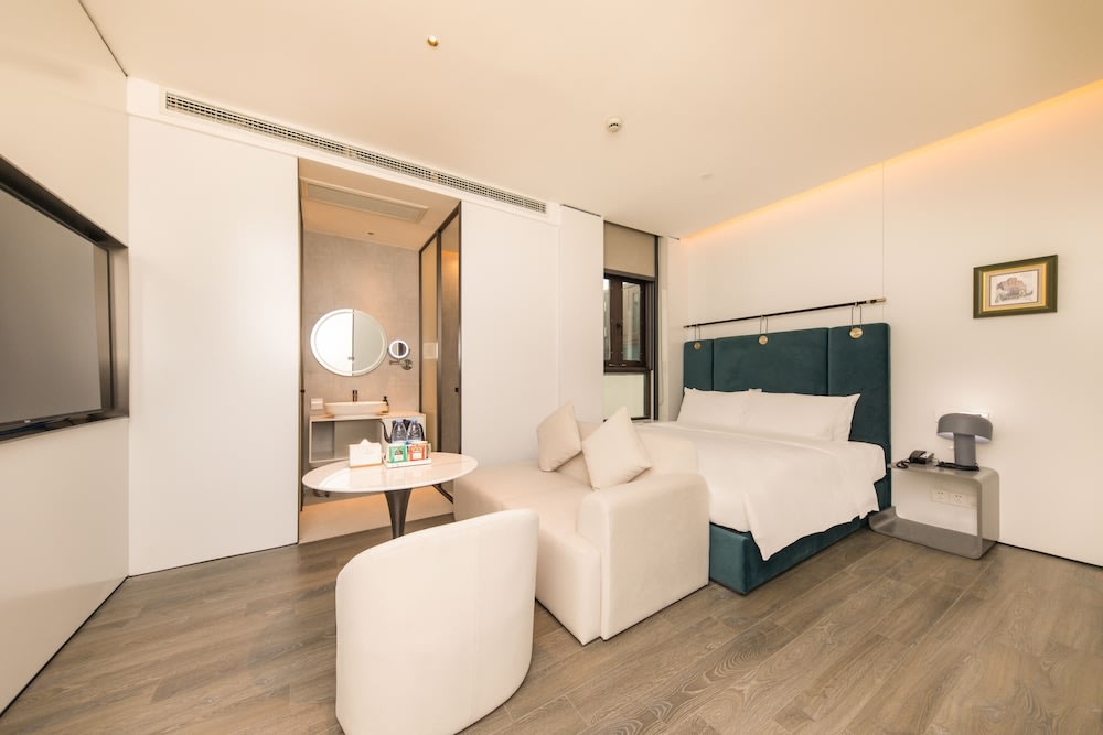 where to stay in shanghai