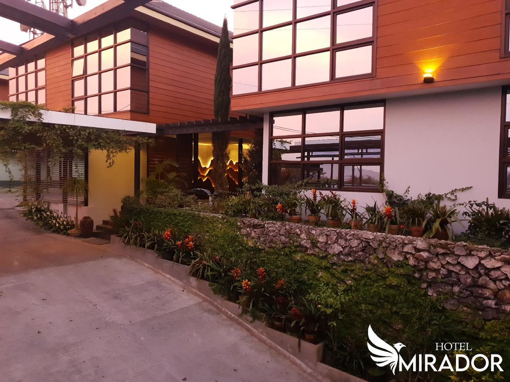 hotel mirador exterior driveway