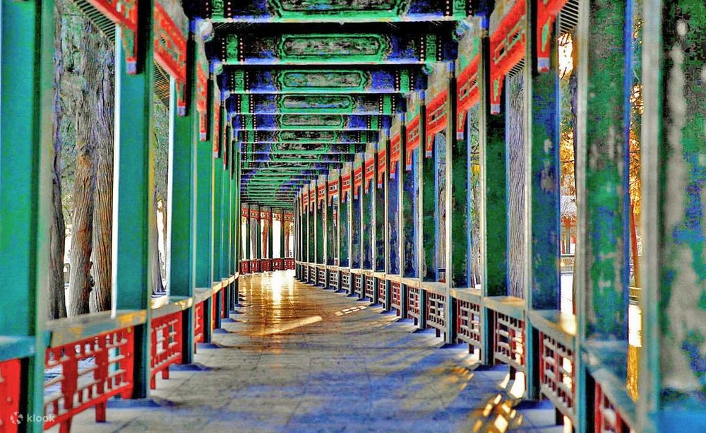  Dạo Bộ Dọc Theo Trường Lang