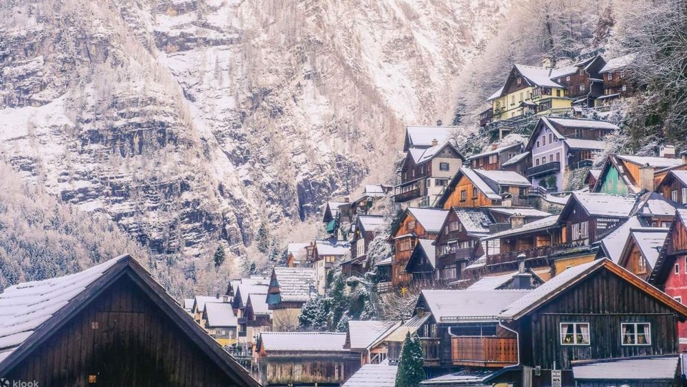 From Vienna: Guided day Tour to Hallstatt and Salzburg. Credits: Klook