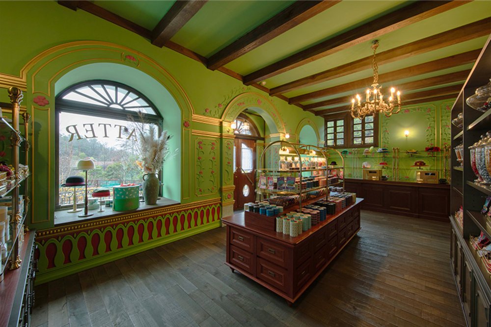 在「魔女之谷」，有三間商店