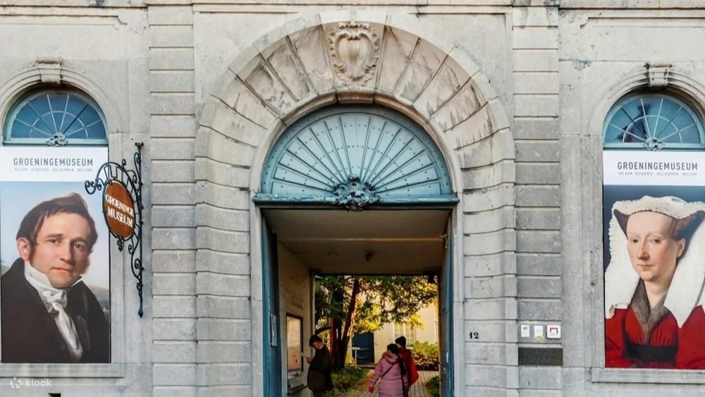 Ngày 5: Bruges (Bỉ) - Basilica Of The Holy Blood, Bruges City Hall, Rozenhoedkaai, Bảo Tàng Groeninge