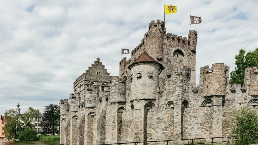 Ngày 5: Bruges (Bỉ) - Basilica Of The Holy Blood, Bruges City Hall, Rozenhoedkaai, Bảo Tàng Groeninge