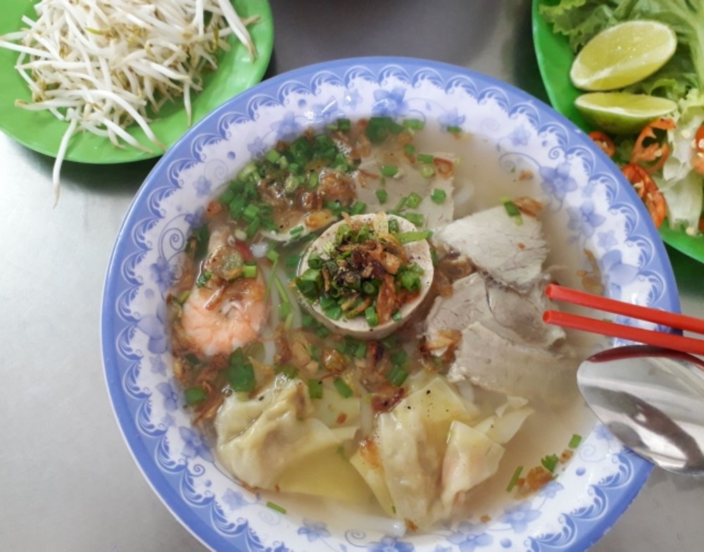  ベトナム料理　バインカン（Bánh Canh）