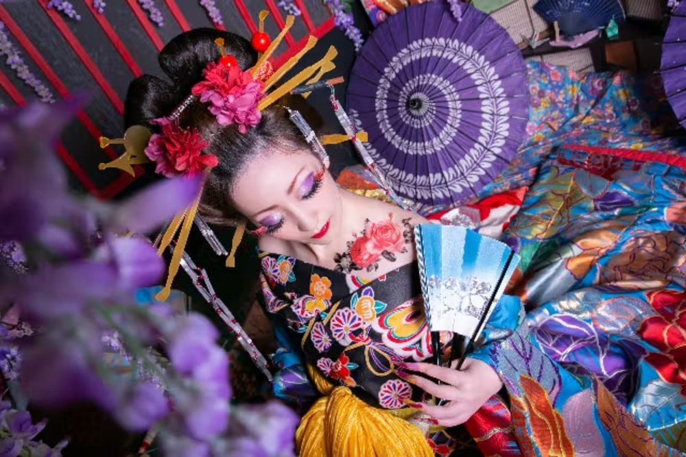 Woman wearing a kimono in Kyoto
