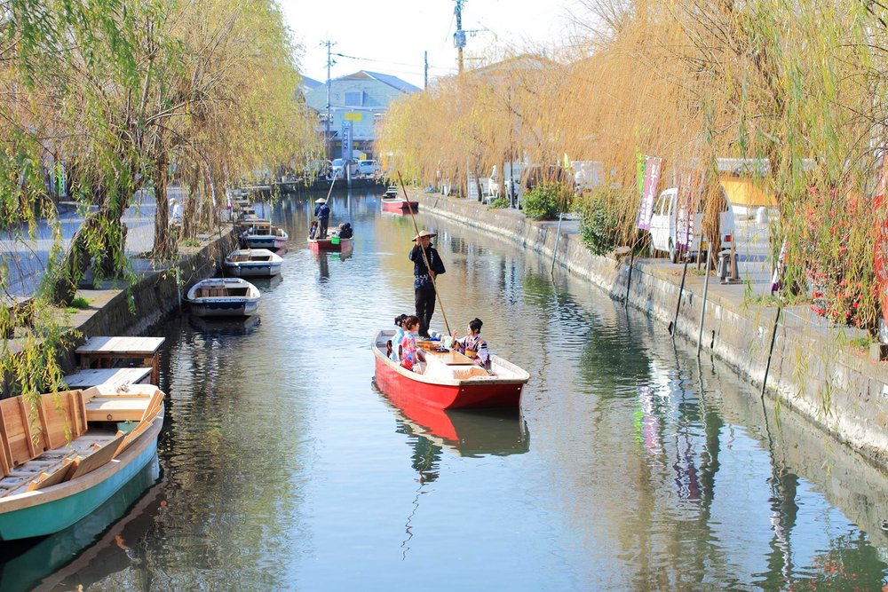 A relaxing three-kilometer ride down the Yanagawa River