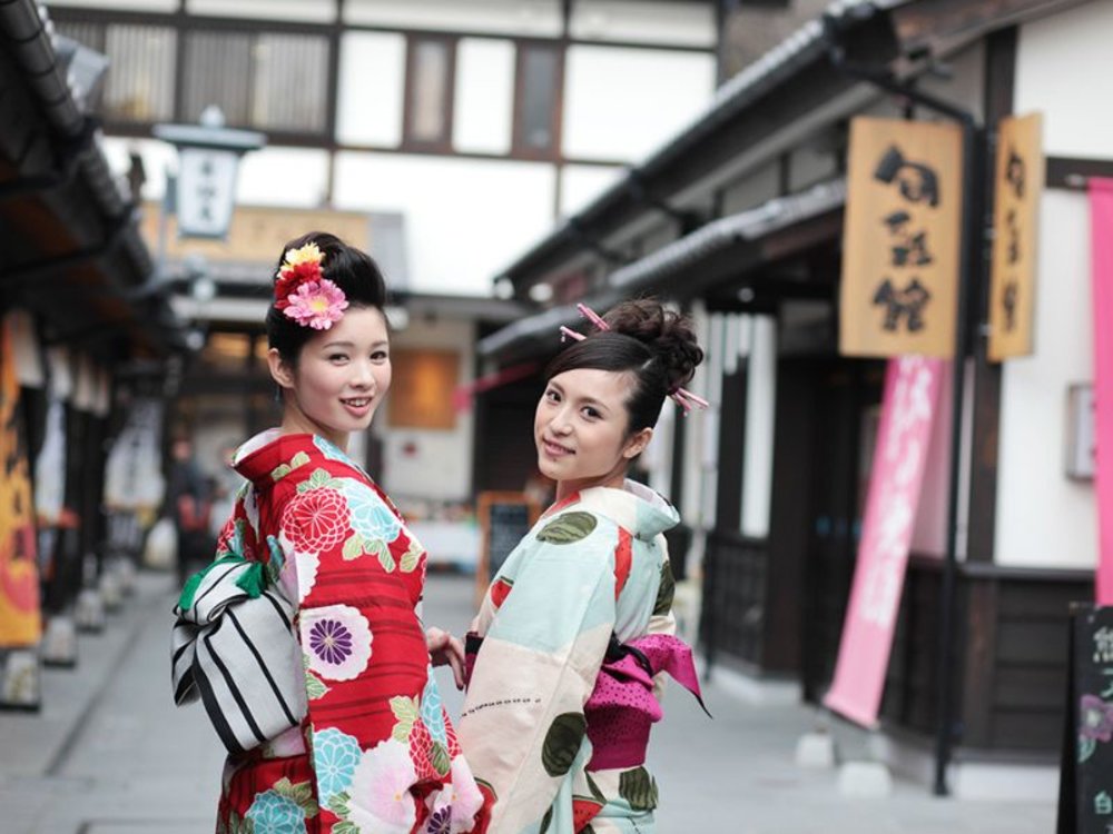 Two ladies wearing kimonos