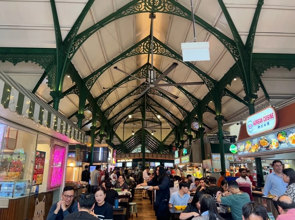 Thưởng Thức Bữa Trưa Tại Lau Pa Sat