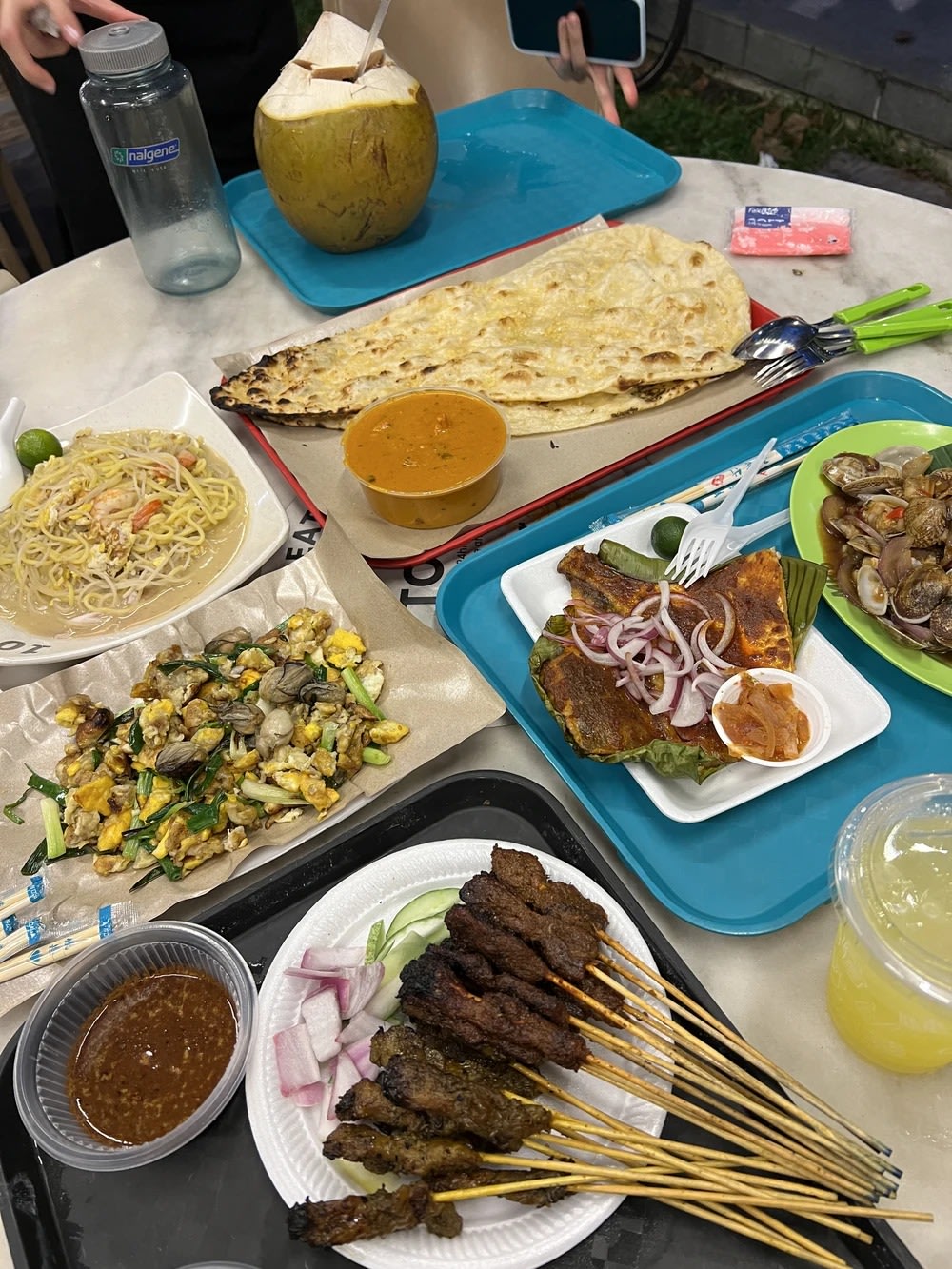 Thưởng Thức Bữa Trưa Tại Lau Pa Sat