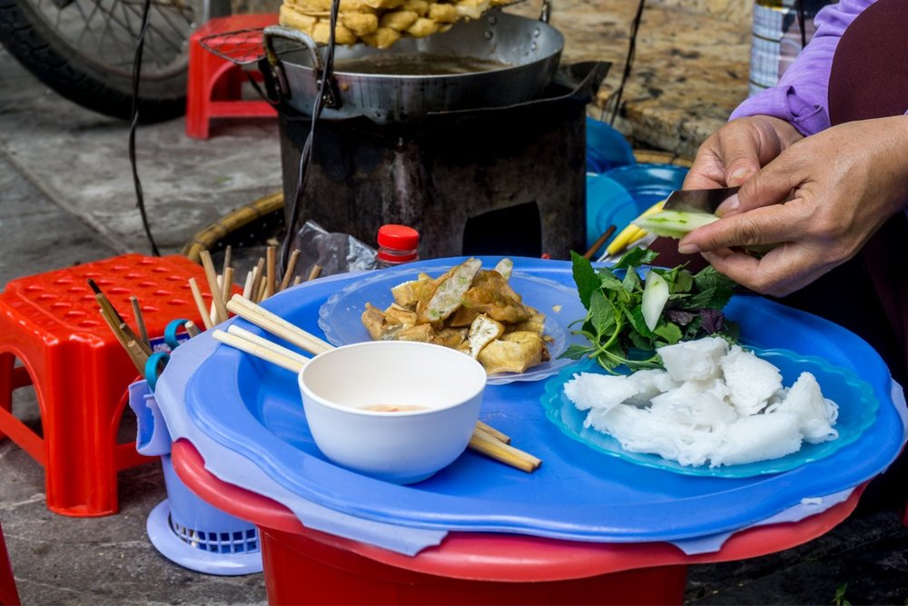 Ăn Gì Ở Phố Tạ Hiện? Cùng Khám Phá Các Món Ngon Hà Nội Trứ Danh