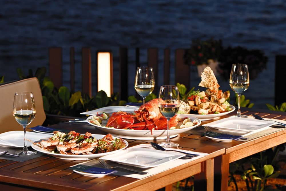 Các Nhà Hàng Gần Mũi Nghinh Phong