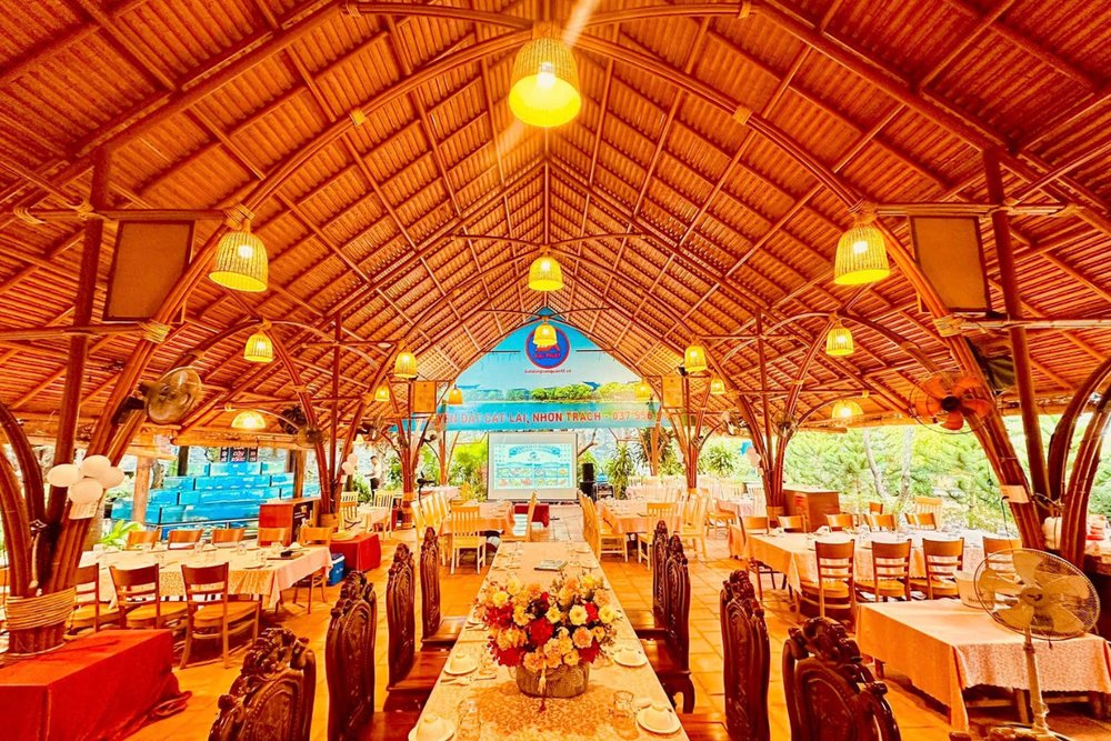 Nhà Hàng Vạn Chài