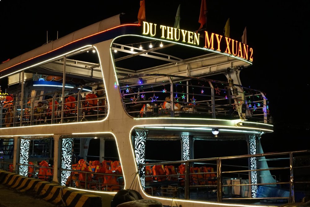 Du Thuyền Mỹ Xuân Trên Sông Hàn Đà Nẵng