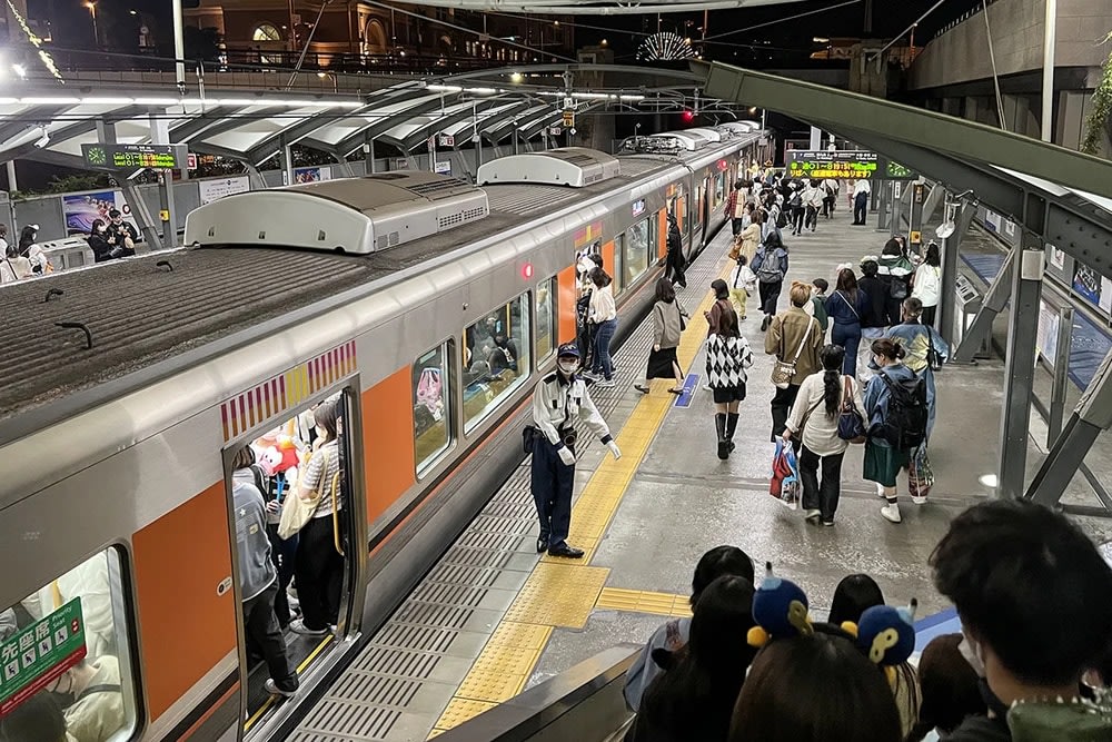 Tránh Đi Tàu Vào Giờ Cao Điểm