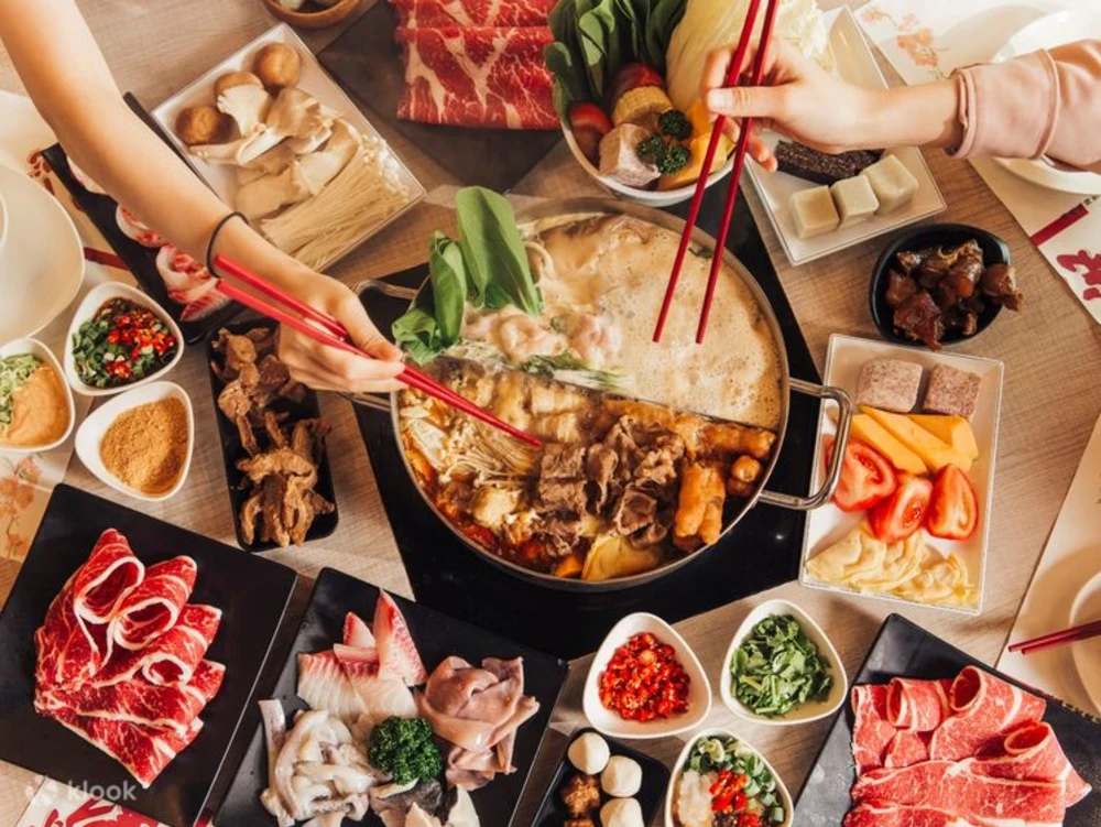 Ma Ke Top Spicy Mandarin Duck Hotpot Restaurant Near MRT Zhongxiao Fuxing Station