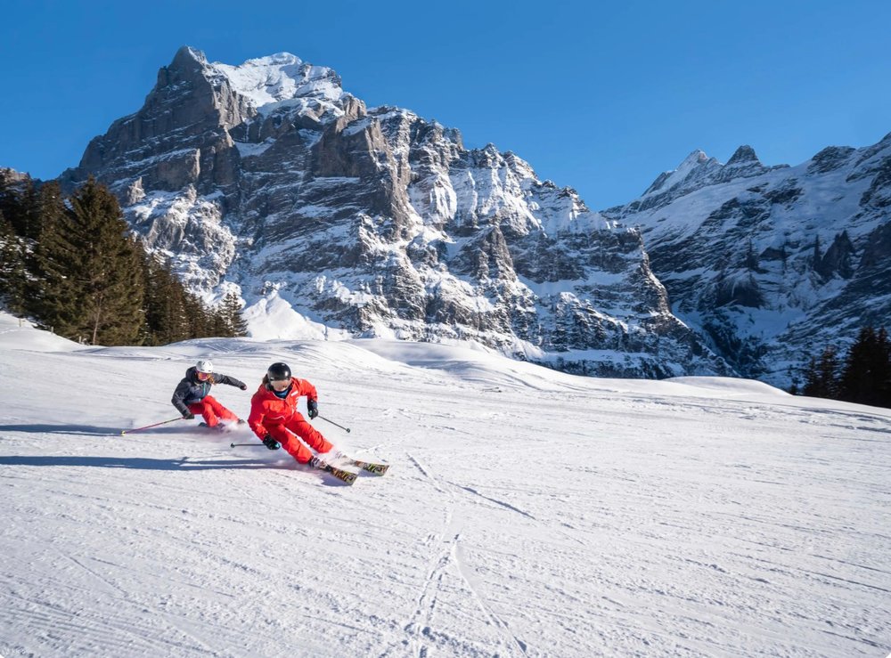 少女峰滑雪體驗 人在雪地上滑雪