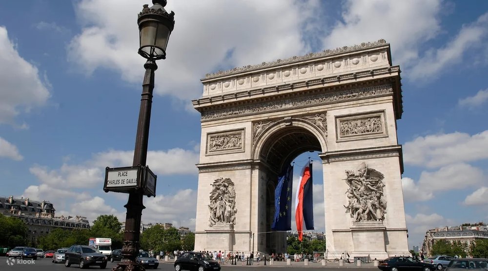 艾菲爾鐵塔取景地點推薦:凱旋門(Arc de Triomphe)