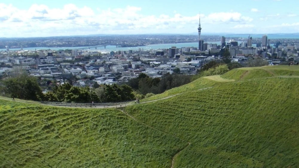 Ngày 1: Bắt Đầu Chuyến Đi Tại Auckland