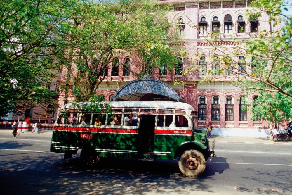 Di Chuyển Ở Myanmar Bằng Xe Buýt