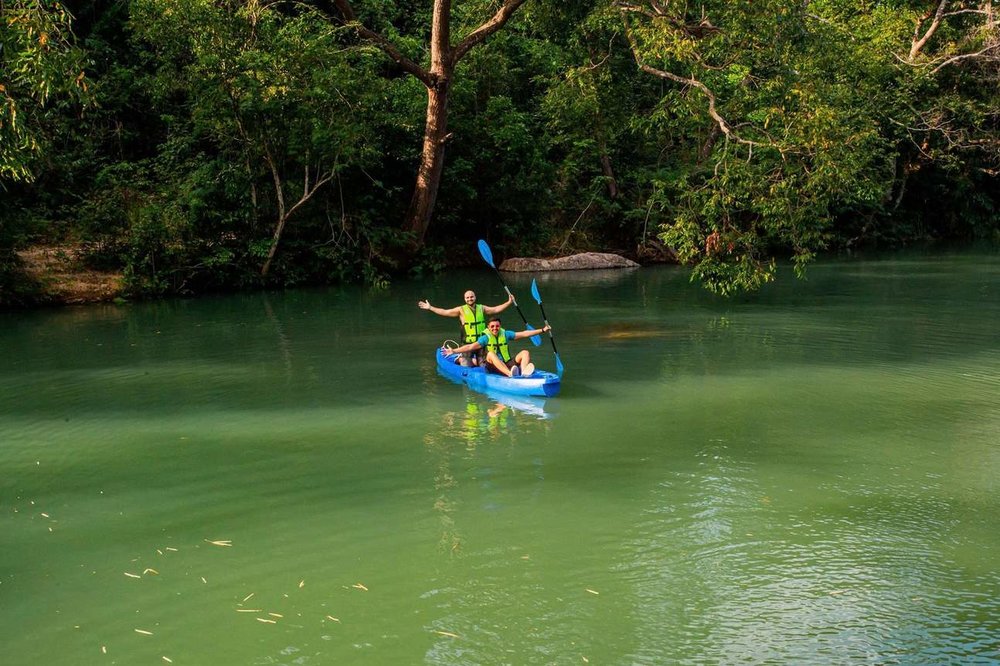 Chèo Kayak – Trôi Nổi Giữa Núi Rừng Hoang Sơ