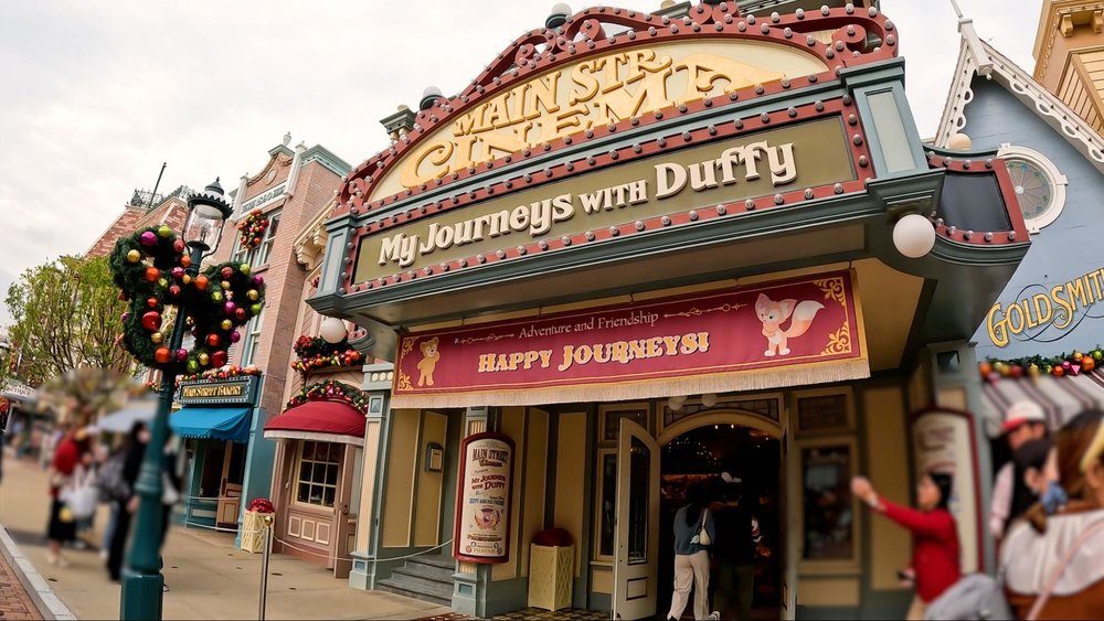 香港ディズニーランドに来たら絶対に買うべきグッズ　メインストリートシネマ：マイジャーニー・ウィズ・ダッフィー