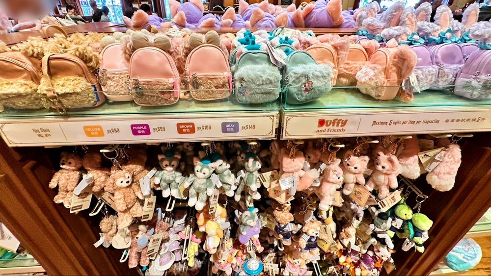 香港ディズニーランドに来たら絶対に買うべきグッズ　ダッフィー＆フレンズ　リュックサック ミニポーチ　ぬいぐるみ　キーホルダー