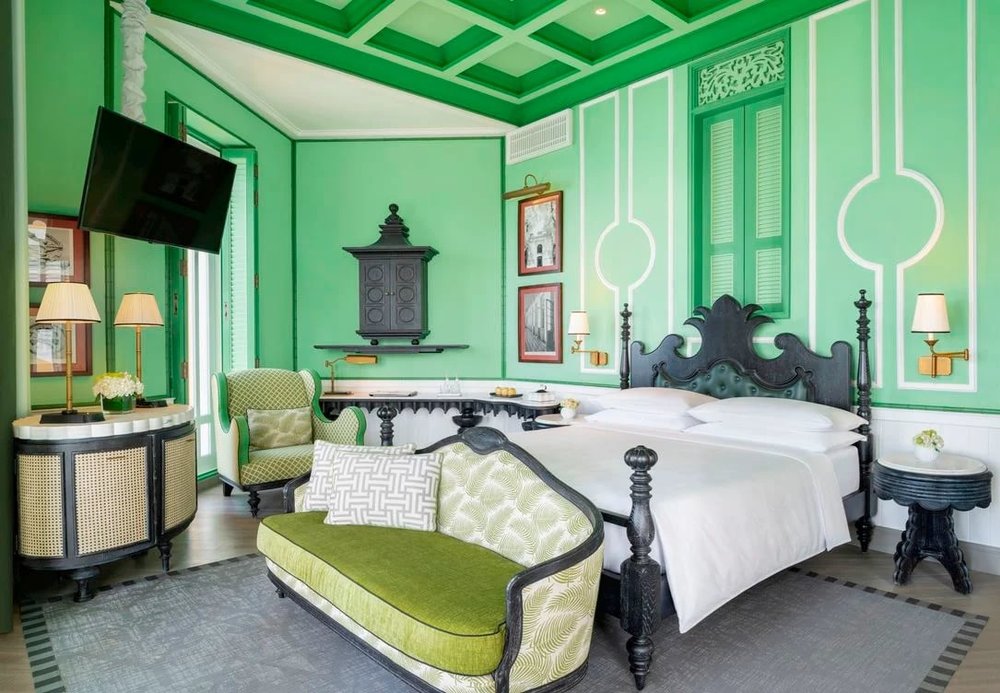 Deluxe Emerald Bay Front