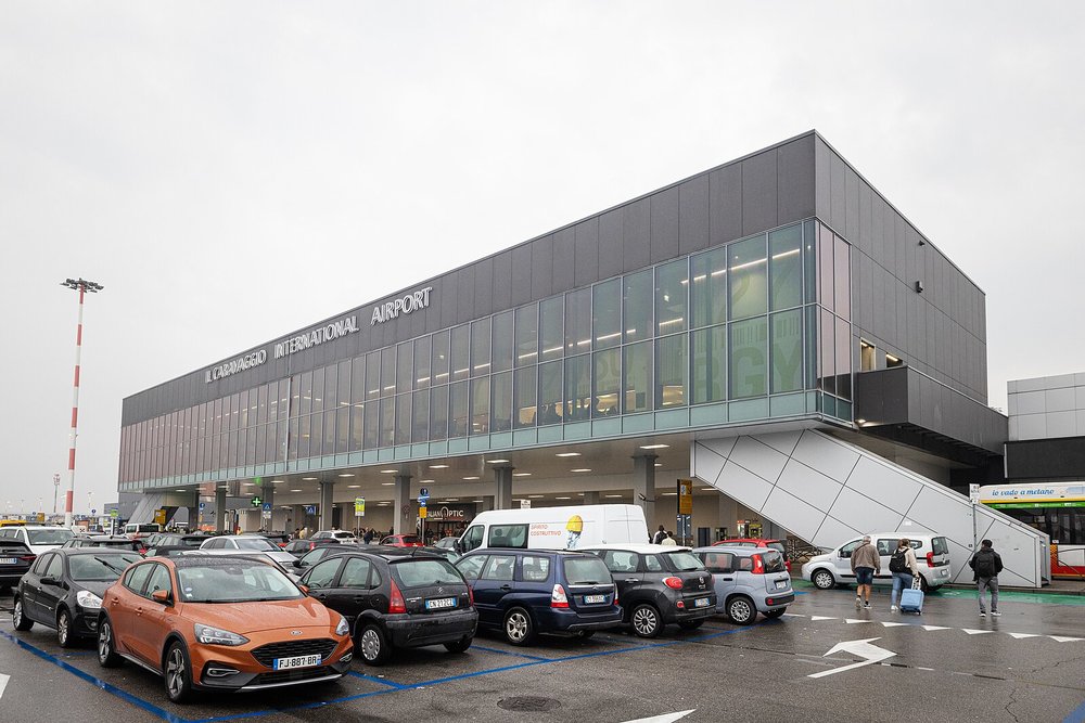 best airport to fly into italy - bergamo airport