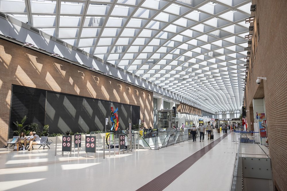 best airport to fly into italy - marco polo airport 