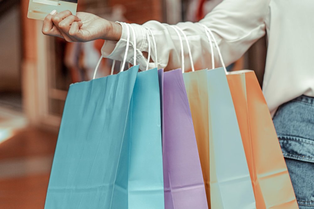 Bước 2: Đến Quầy Dịch Vụ Khách Nước Ngoài Tại Cửa Hàng