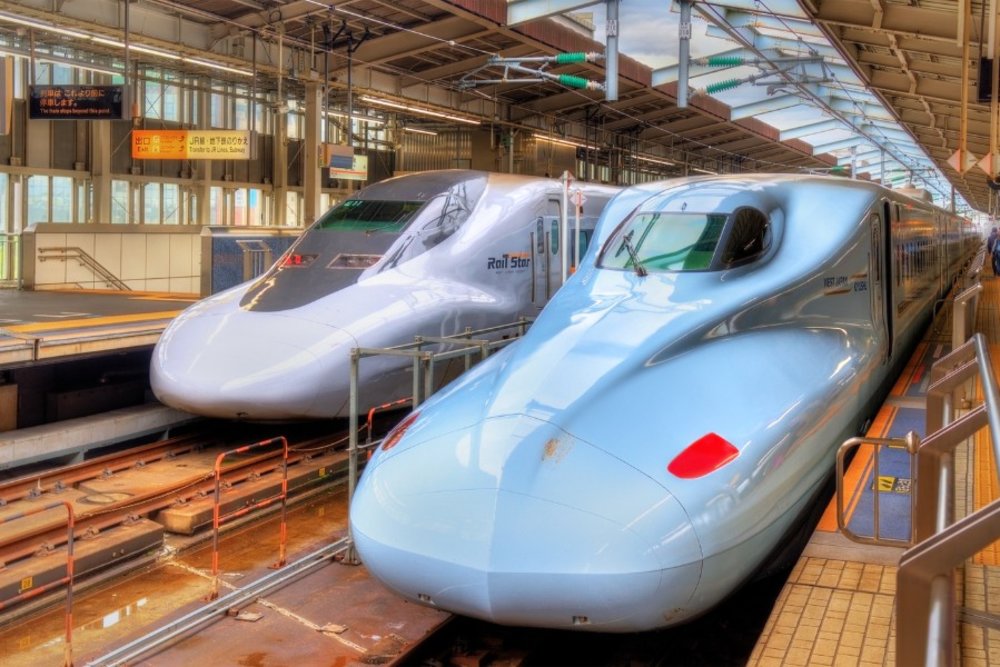 what to do in nagoya - bullet trains at Shin-Osaka station