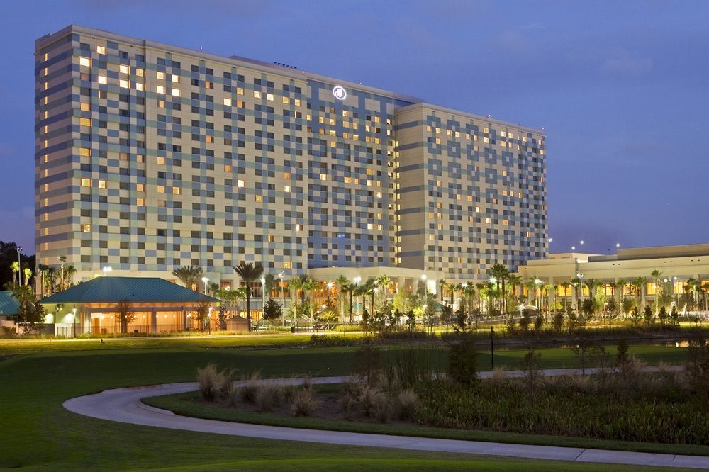 orlando itinerary - hotel at night