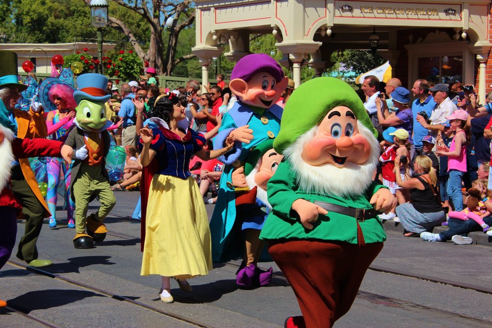 orlando itinerary - The colorful parade at Walt Disney World Resort in Orlando, Florida with Snow White & the Seven Dwarfs